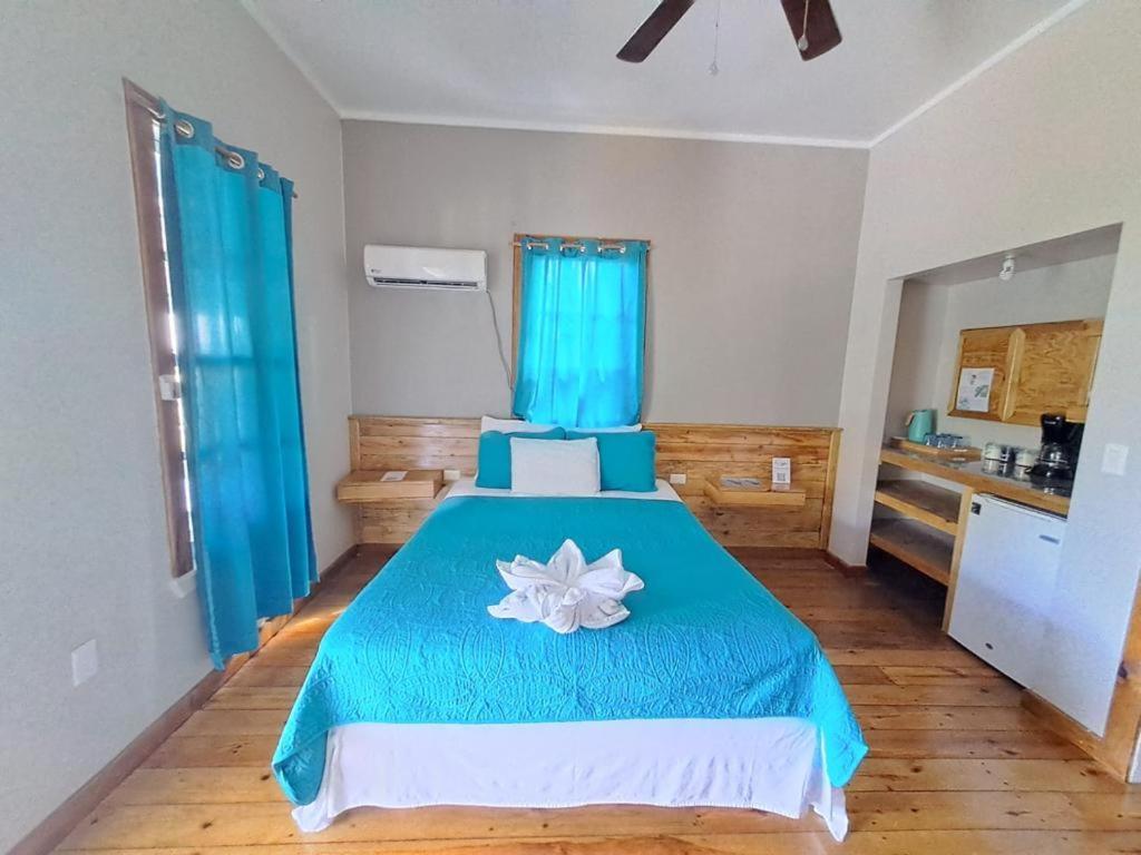 The Odyssey Resort Utila Eksteriør bilde